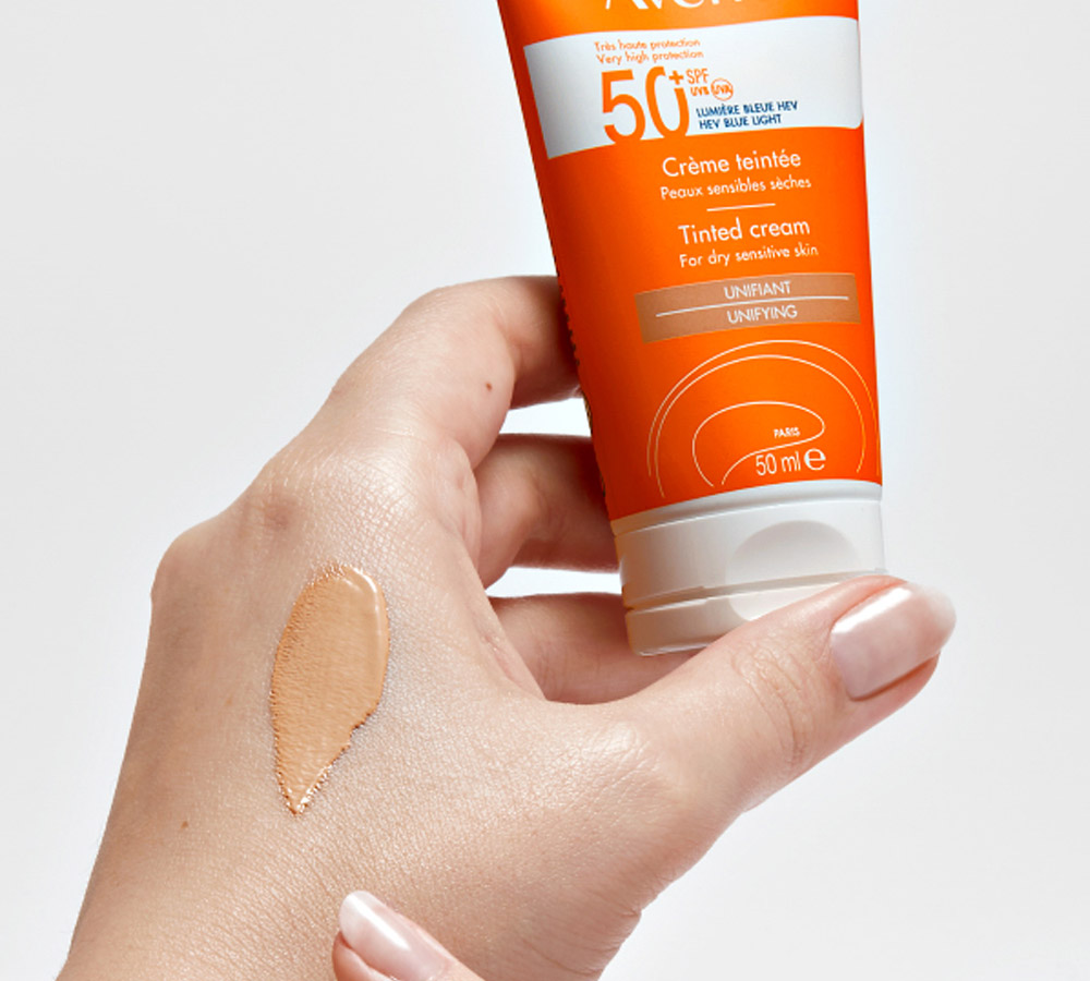 avene-sunscreen-tinted-cream-for-dry-sensitive-skin-maya-04